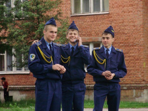 І курсанти льотного училища також поважають футбол!