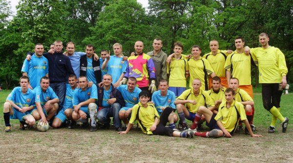 Фото напам'ять - обидві команди у повному складі